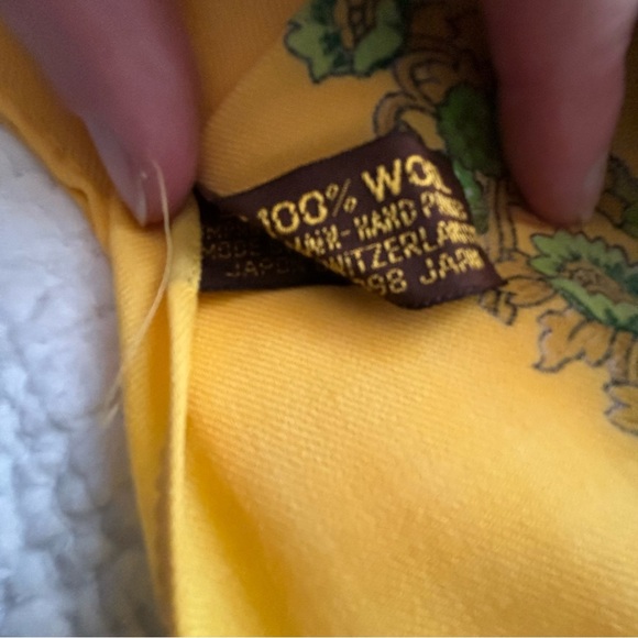 2 Laine Vintage 100% Wool Scarves Swiss and Japanese made - Picture 11 of 12